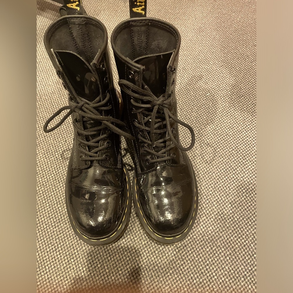 Dr Martens 1460 women’s patent leather lace up boots US8